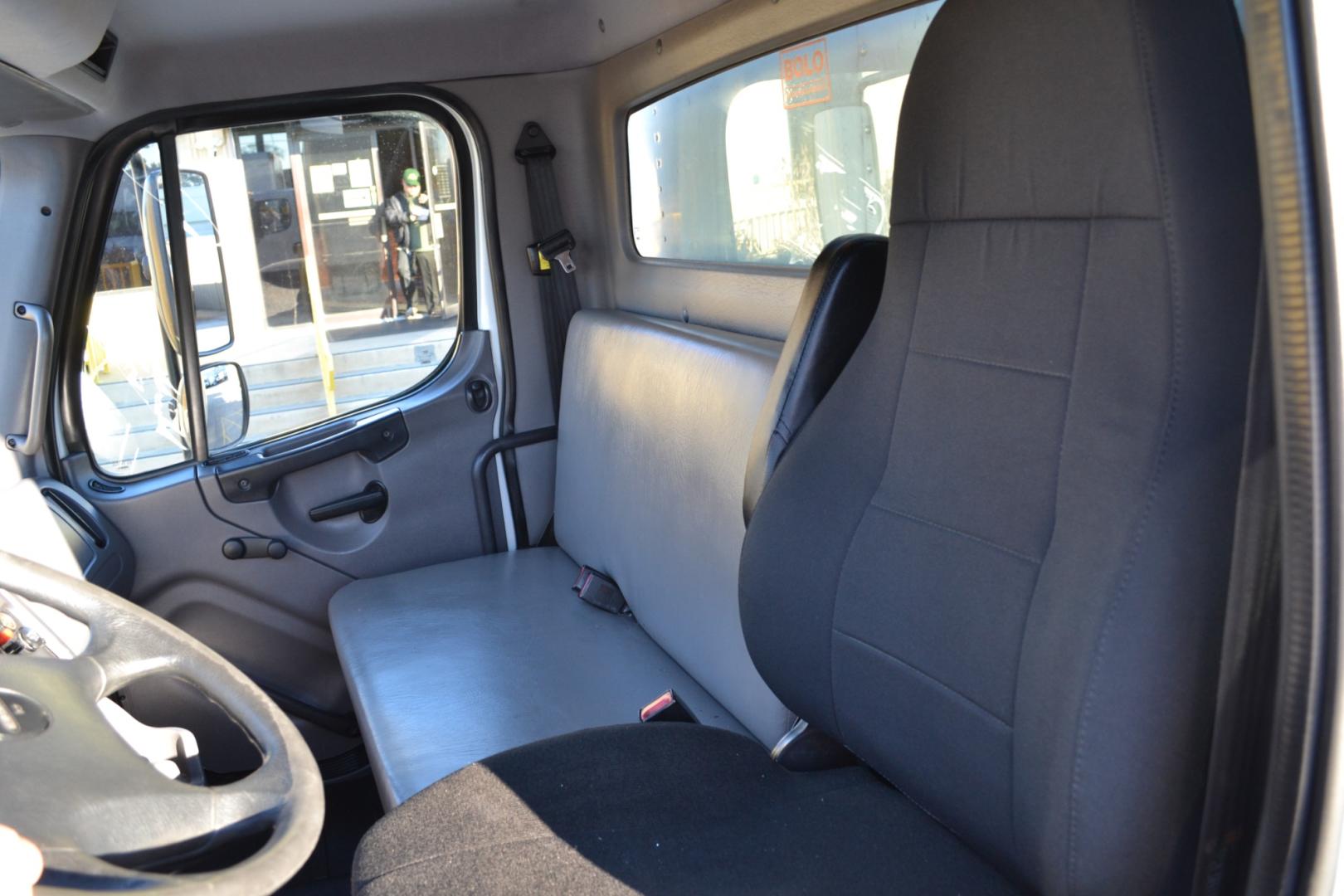 2016 WHITE /BLACK FREIGHTLINER M2-106 with an CUMMINS ISL 8.9L 280HP engine, ALLISON 3000HS AUTOMATIC transmission, located at 9172 North Fwy, Houston, TX, 77037, (713) 910-6868, 29.887470, -95.411903 - Photo#17